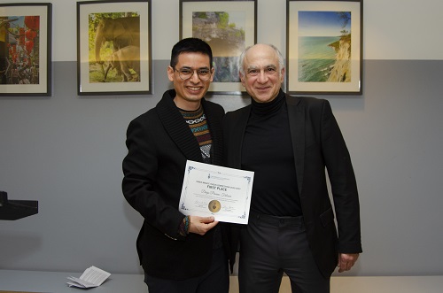 The 2023 3-Minute Thesis Talks Winner Diego Proano Falconi (left) and Dr. Morris Manolson, Interim Vice-Dean, Research.